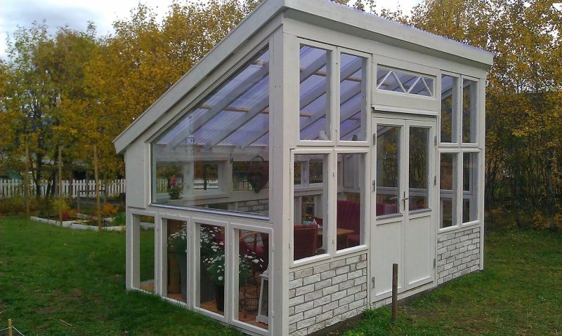 Парник из оконных рам