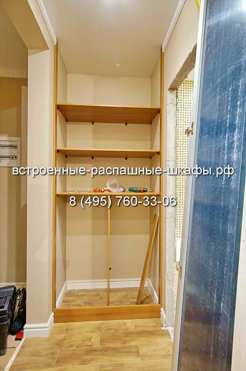 Встроенный распашной шкаф в нишу