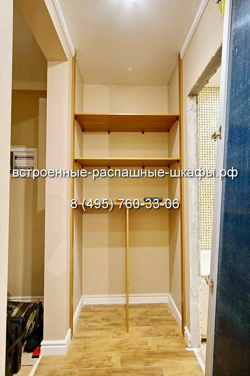 Шкаф распашной встроенный в нишу без боковых стенок