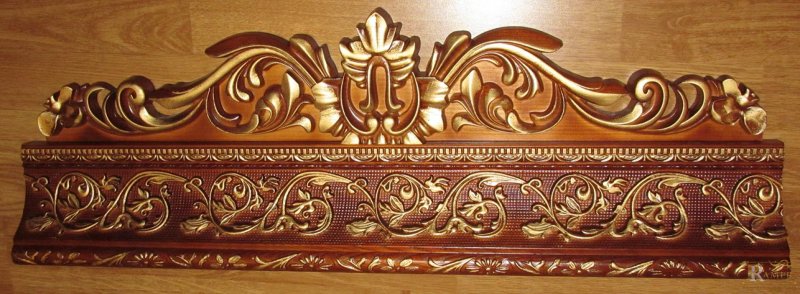 Карниз резной деревянный