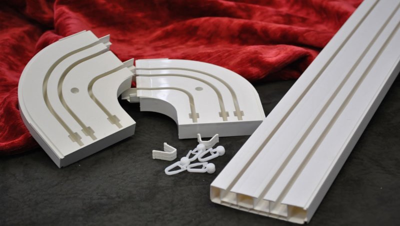 Пластиковый карниз потолочный