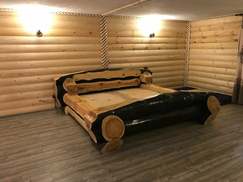 Кровать из цельного дерева