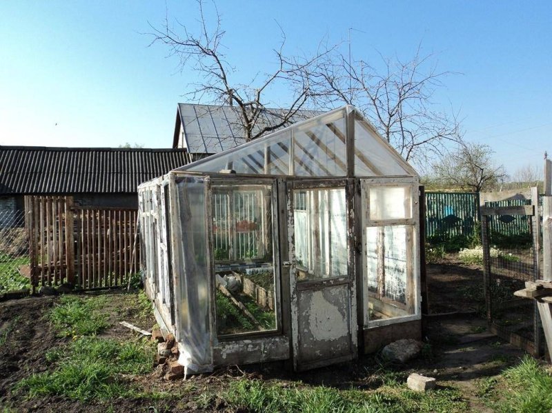 Теплица из старых окон