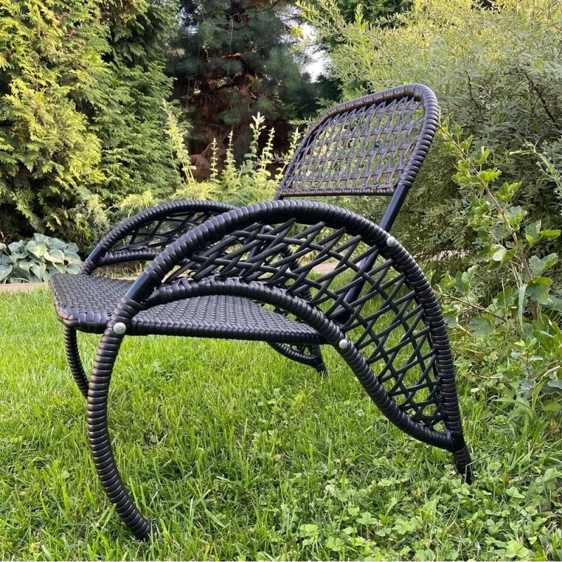 Плетеное кресло из искусственного ротанга