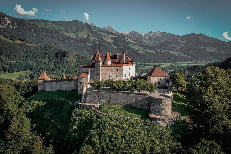 Грюйерский замок швейцария