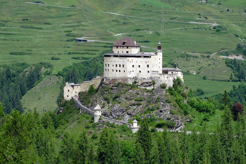 Замок тарасп швейцария